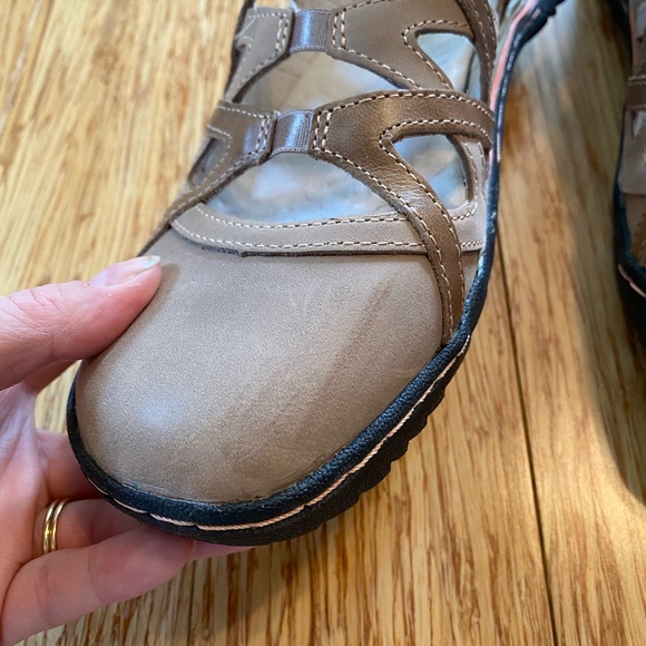 Jambu Adventure Designs Taupe - Picture 6 of 7